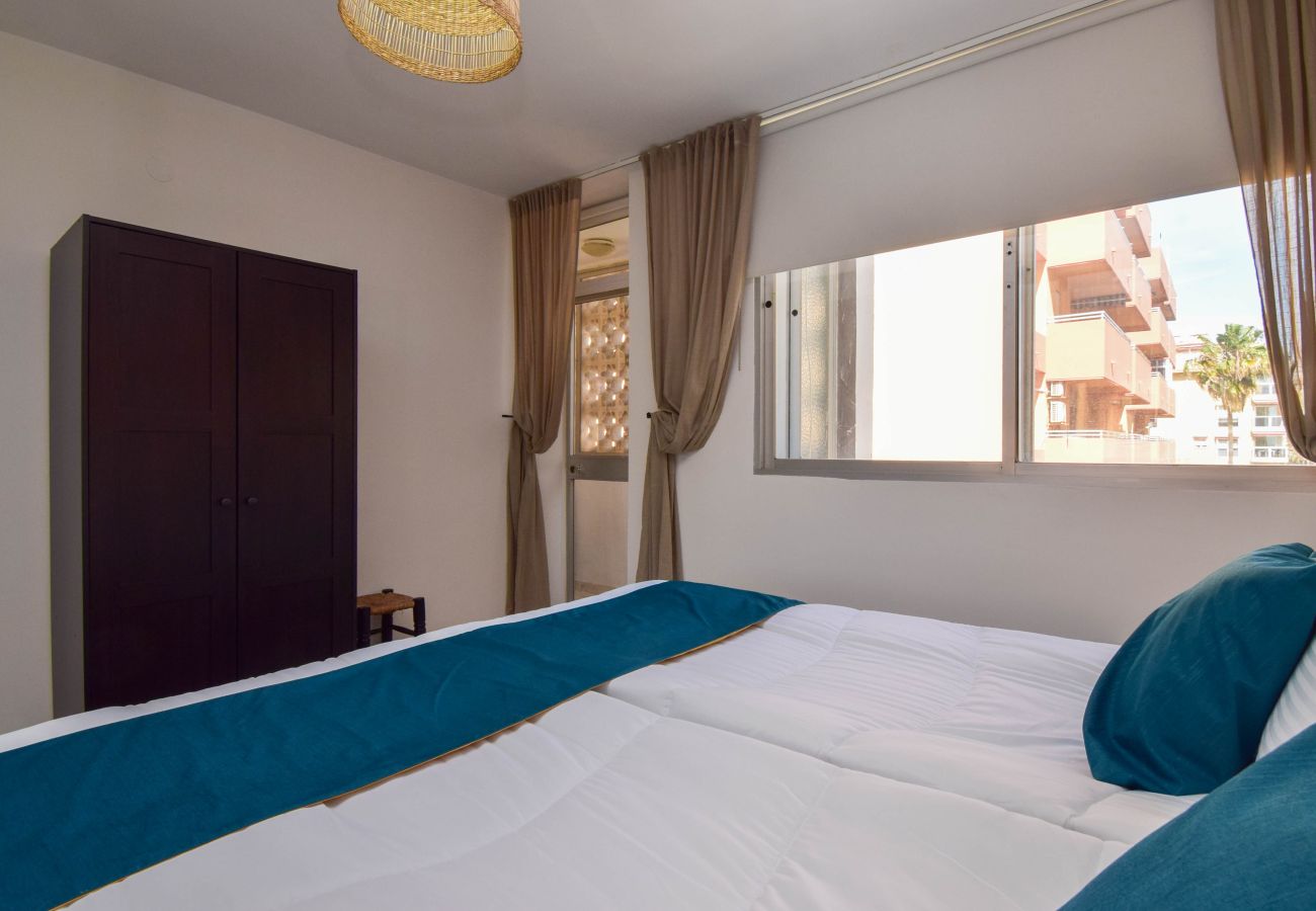 Apartment in Fuengirola - Ref: 255 Corner apartment with terrace and sea views in Los Boliches