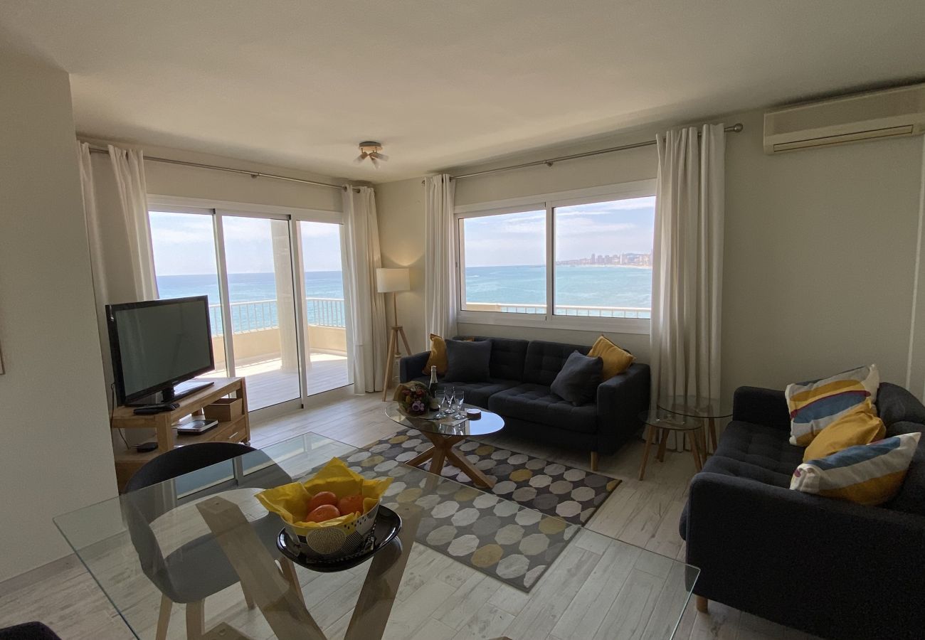 Apartment in Fuengirola - Ref: 311 Beachfront modernised corner apartment in Torreblanca