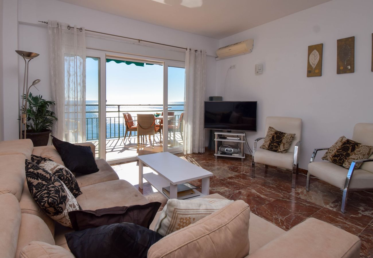 Apartment in Fuengirola - Ref: 266 Apartment on the sea front with amazing sea views in Torreblanca