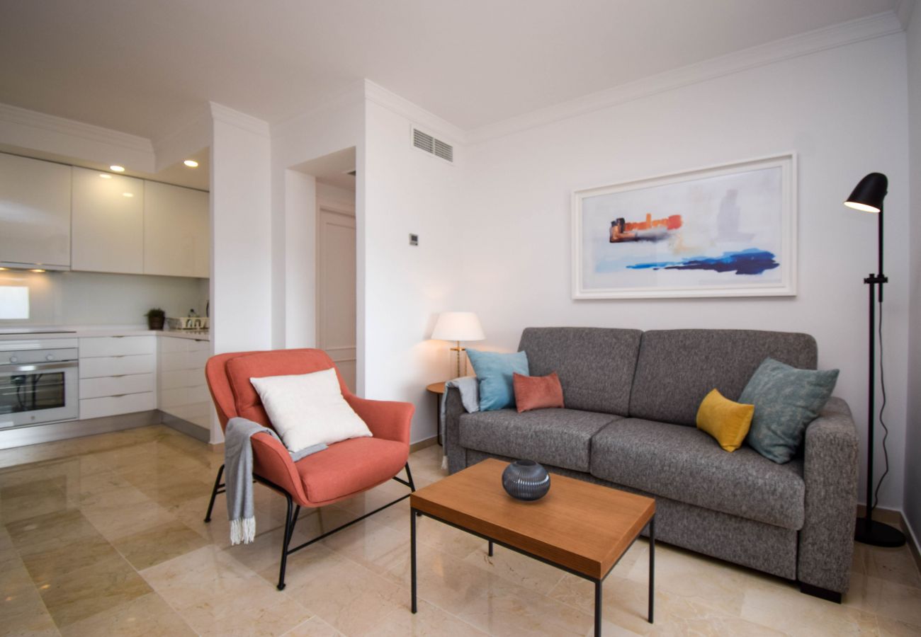 Apartment in Fuengirola - Ref: 245 Modern apartment in Mijas/Fuengirola with sea views in popular family resort