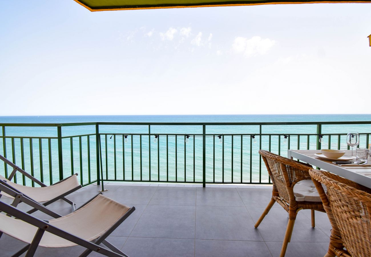 Apartment in Fuengirola - Ref: 204 Beachfront 2 bedroom apartment in Torreblanca with spectacular sea views