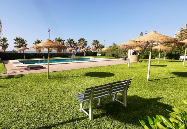 Apartment in Fuengirola - Ref: 236 Beachfront apartment with wonderful seaviews and pool in Carvajal