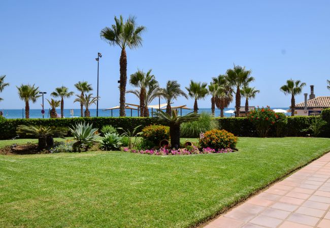 Apartment in Fuengirola - Ref: 236 Beachfront apartment with wonderful seaviews and pool in Carvajal Apartment in Fuengirola - Ref: 236 Beachfront apartment with wonderful seaviews and pool in Carvajal