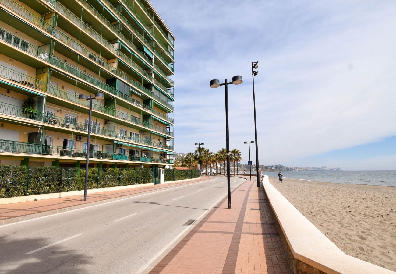 Apartment in Fuengirola - Ref: 259 Lovely beachfront apartment in Carvajal with terrace and sea views