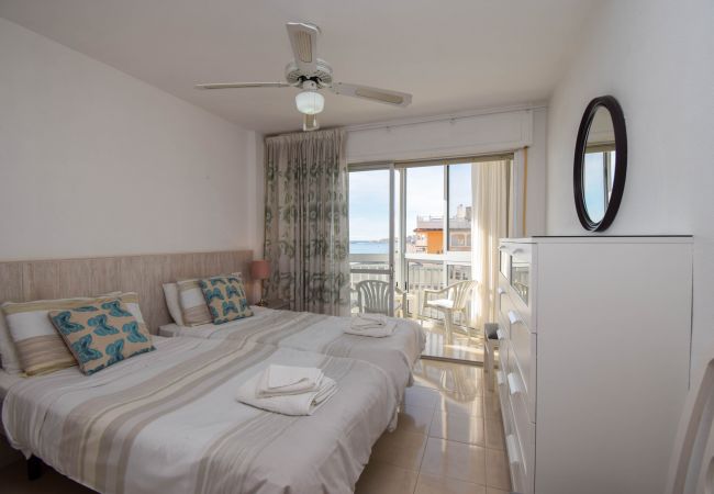 Apartment in Fuengirola - Ref: 227 Beach front apartment with pool and sea views in Torreblanca Apartment in Fuengirola - Ref: 227 Beach front apartment with pool and sea views in Torreblanca