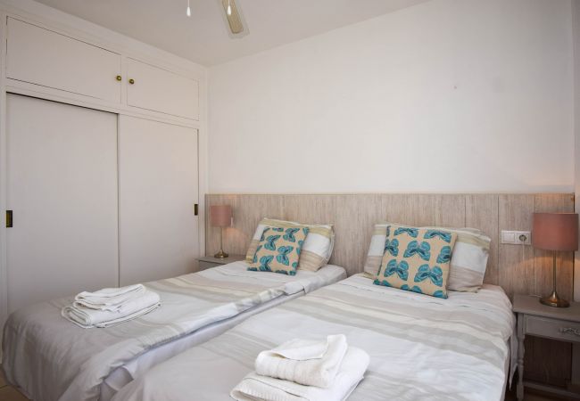 Apartment in Fuengirola - Ref: 227 Beach front apartment with pool and sea views in Torreblanca Apartment in Fuengirola - Ref: 227 Beach front apartment with pool and sea views in Torreblanca