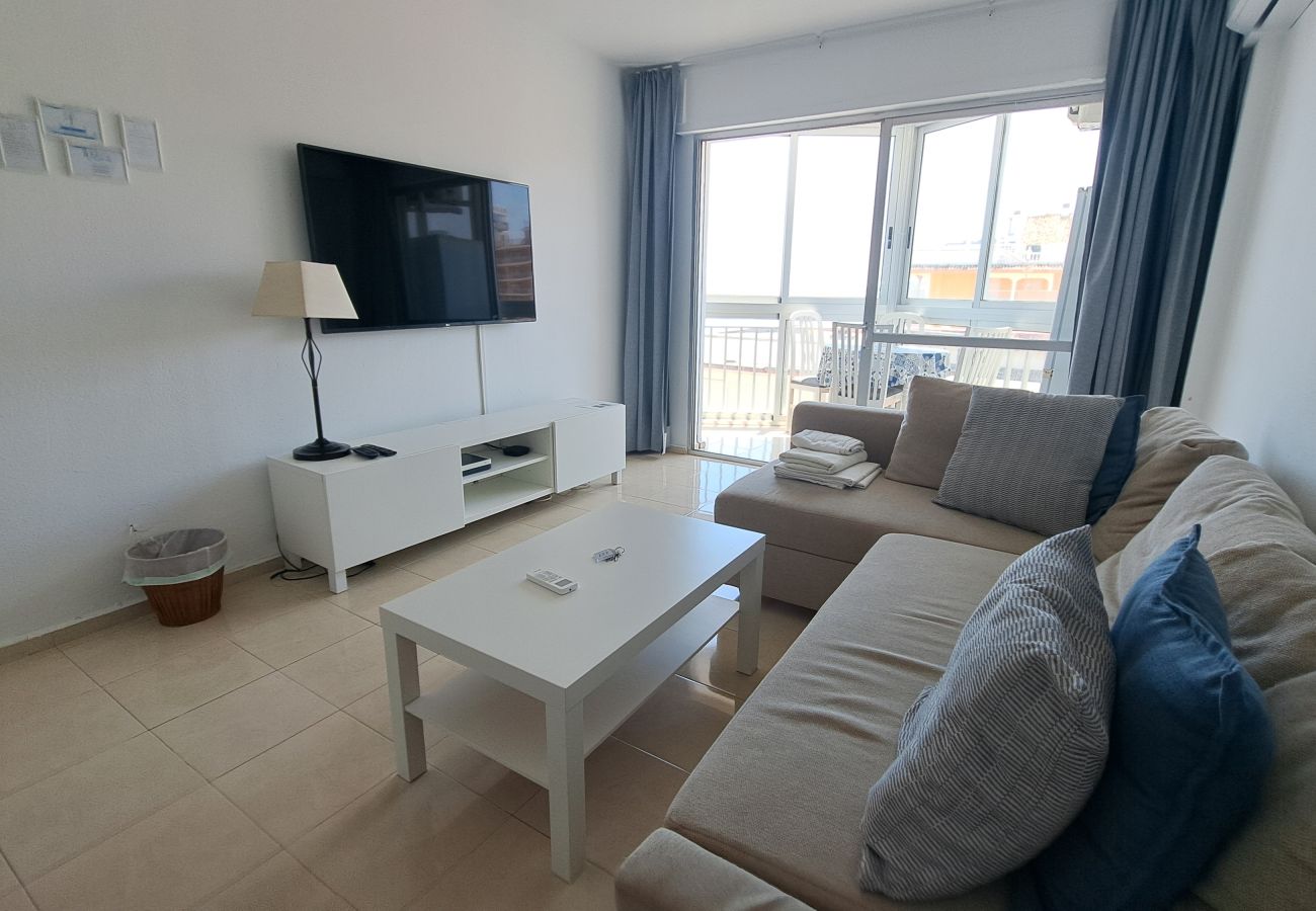 Apartment in Fuengirola - Ref: 227 Beach front apartment with pool and sea views in Torreblanca