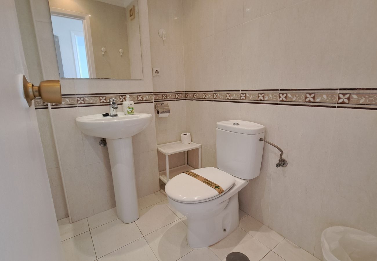 Apartment in Fuengirola - Ref: 227 Beach front apartment with pool and sea views in Torreblanca