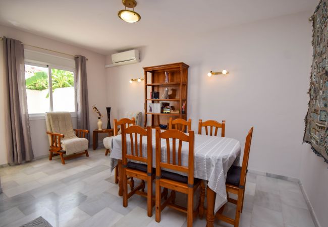 Terraced House in Fuengirola - Ref 290: Townhouse with roof terrace ,pool sea view,& easy walk to the beach. Terraced House in Fuengirola - Ref 290: Townhouse with roof terrace ,pool sea view,& easy walk to the beach.