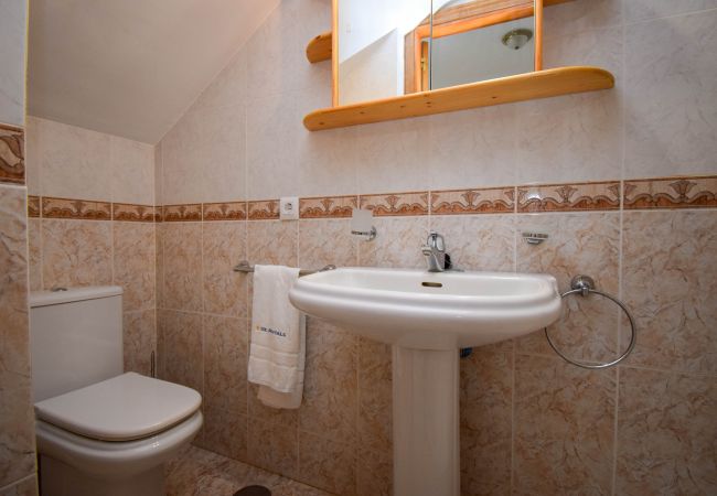 Terraced House in Fuengirola - Ref 290: Townhouse with roof terrace ,pool sea view,& easy walk to the beach. Terraced House in Fuengirola - Ref 290: Townhouse with roof terrace ,pool sea view,& easy walk to the beach.