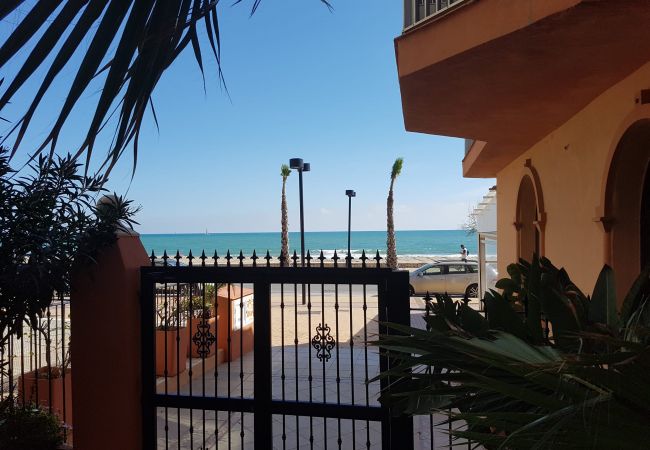 Apartment in Fuengirola - Ref: 302 Beach front apartment in popular Riverina Apartment in Fuengirola - Ref: 302 Beach front apartment in popular Riverina