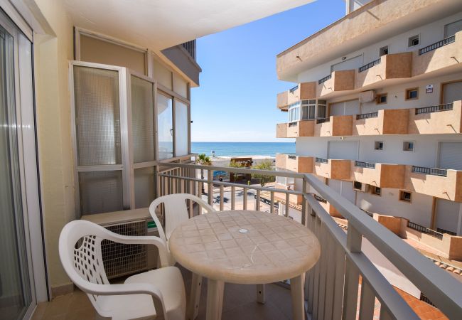 Apartment in Fuengirola - Ref: 302 Beach front apartment in popular Riverina Apartment in Fuengirola - Ref: 302 Beach front apartment in popular Riverina