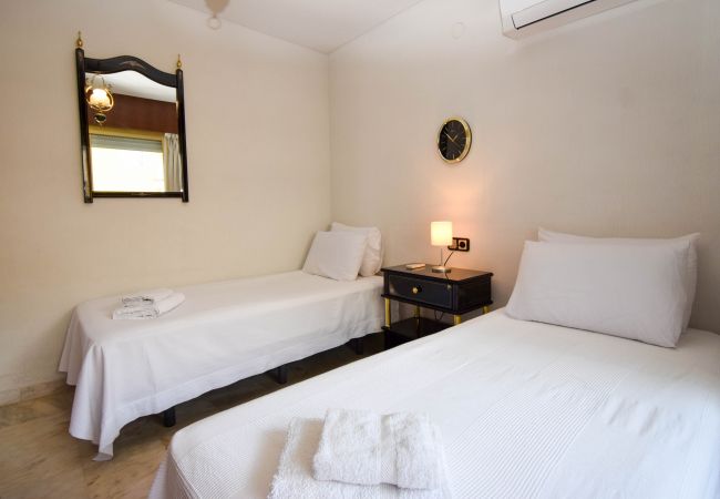 Apartment in Fuengirola - Ref: 249 Great seafront apartment with parking & pool Apartment in Fuengirola - Ref: 249 Great seafront apartment with parking & pool