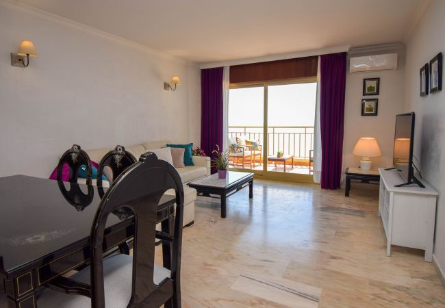 Apartment in Fuengirola - Ref: 249 Great seafront apartment with parking & pool Apartment in Fuengirola - Ref: 249 Great seafront apartment with parking & pool