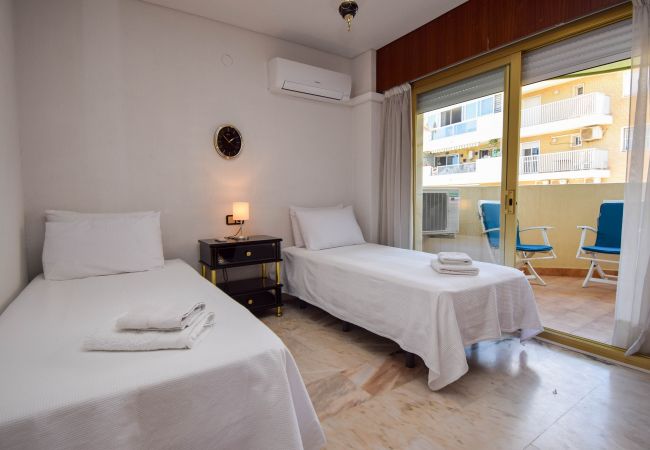Apartment in Fuengirola - Ref: 249 Great seafront apartment with parking & pool Apartment in Fuengirola - Ref: 249 Great seafront apartment with parking & pool