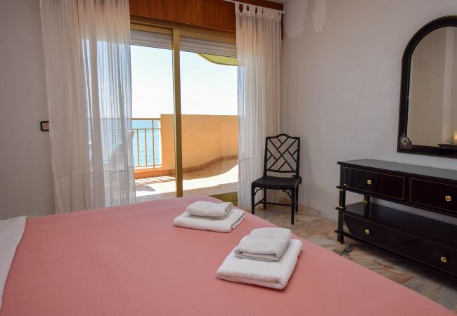 Apartment in Fuengirola - Ref: 249 Great seafront apartment with parking & pool Apartment in Fuengirola - Ref: 249 Great seafront apartment with parking & pool