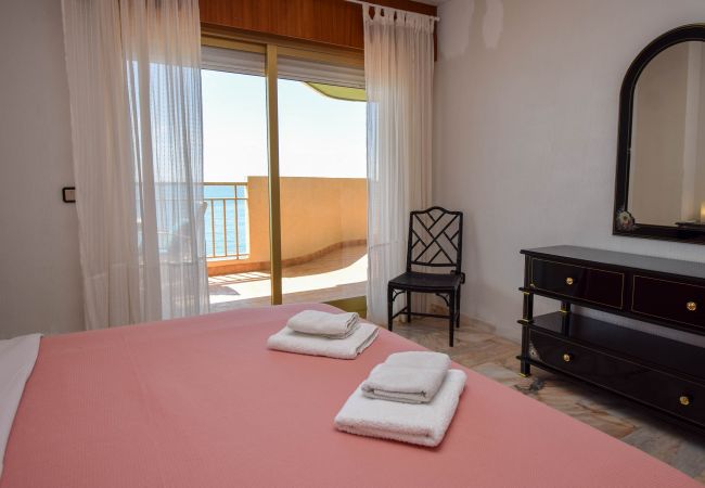 Apartment in Fuengirola - Ref: 249 Great seafront apartment with parking & pool