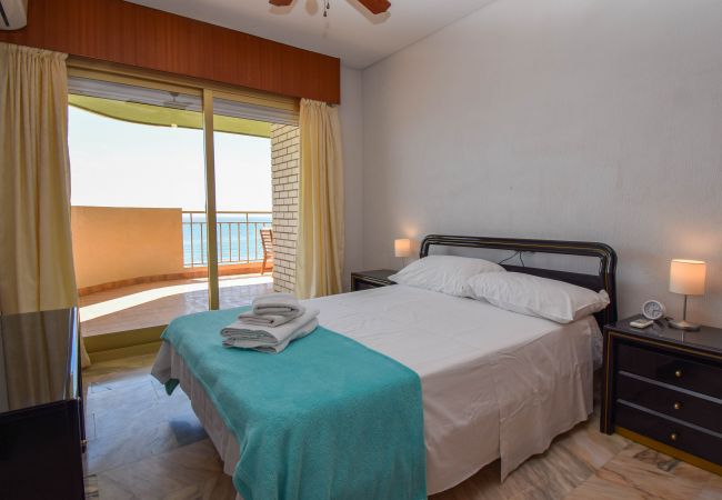Apartment in Fuengirola - Ref: 249 Great seafront apartment with parking & pool Apartment in Fuengirola - Ref: 249 Great seafront apartment with parking & pool