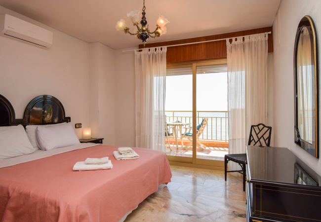 Apartment in Fuengirola - Ref: 249 Great seafront apartment with parking & pool Apartment in Fuengirola - Ref: 249 Great seafront apartment with parking & pool