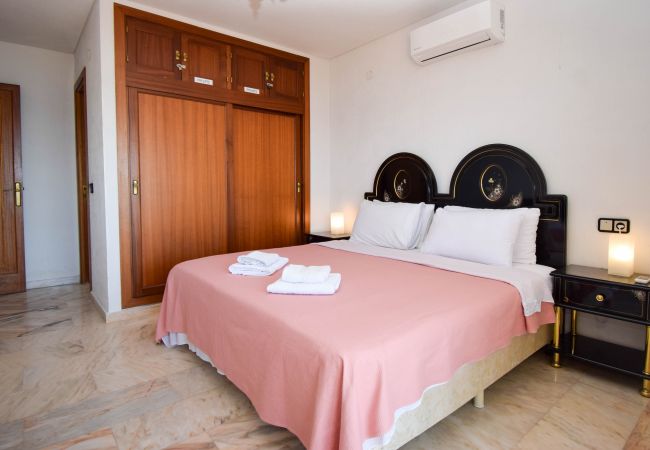 Apartment in Fuengirola - Ref: 249 Great seafront apartment with parking & pool Apartment in Fuengirola - Ref: 249 Great seafront apartment with parking & pool
