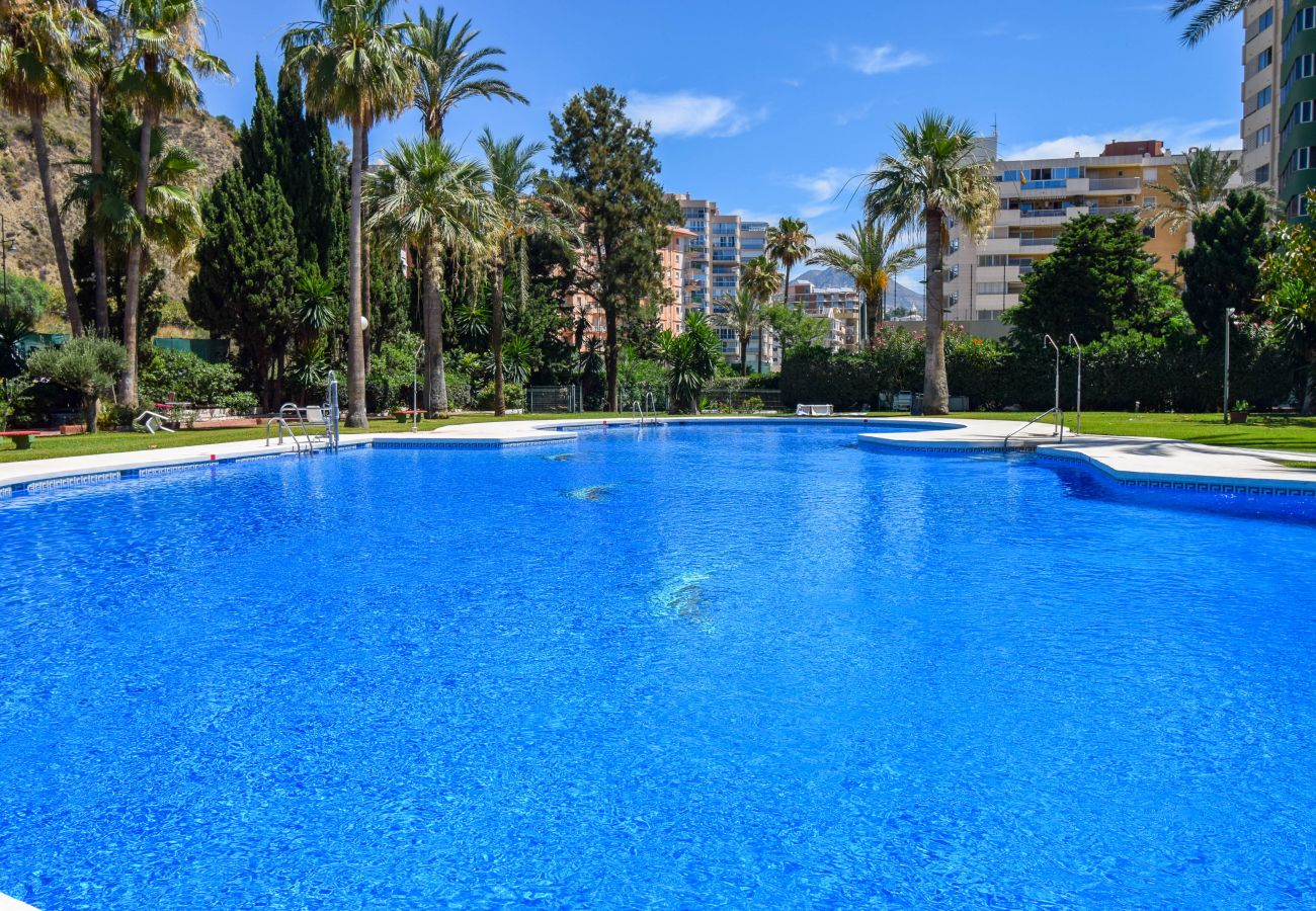 Apartment in Fuengirola - Ref: 249 Great seafront apartment with parking & pool