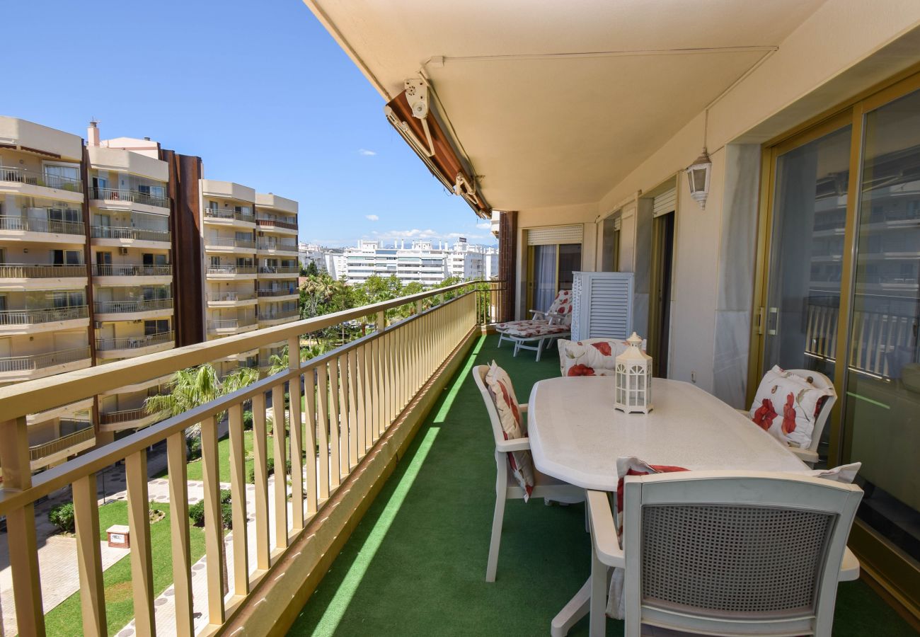 Apartment in Fuengirola - Ref: 298 Spacious seafront 3 bed/2 bath apartment with amazing views