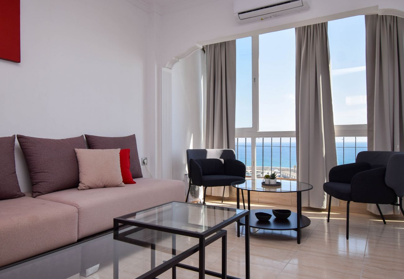 Apartment in Fuengirola - Ref 318 Sea front 2 bedroom apartment in the centre of Fuengirola next to the port