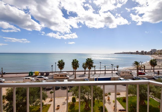 Apartment in Fuengirola - Ref 220 Beach front apartment with 2 bedrooms and sea views in Torreblanca