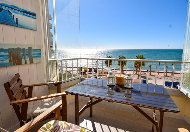 Apartment in Fuengirola - Ref: 322 Sea front modern 3 bedroom apartment with amazing views