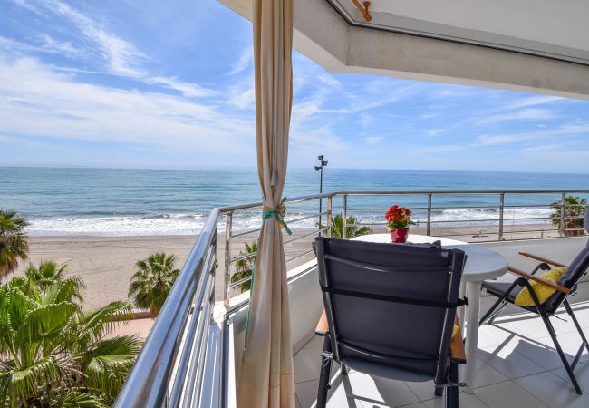 Apartment in Fuengirola - Ref: 305 Beach front apartment in Carvajal with amazing sea views