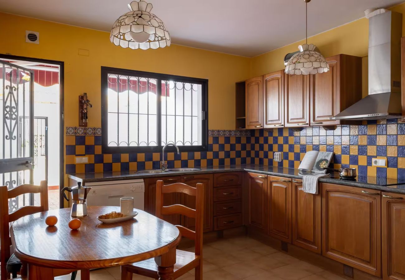 Villa in Fuengirola - Ref: 325 Villa Elena - Large villa with private Pool