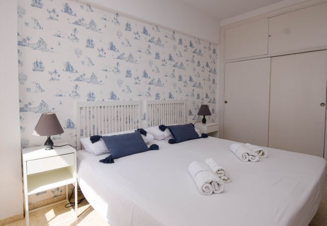 Apartment in Fuengirola - Ref: 326 Beach front apartment on the promenade with beautiful sea view Apartment in Fuengirola - Ref: 326 Beach front apartment on the promenade with beautiful sea view