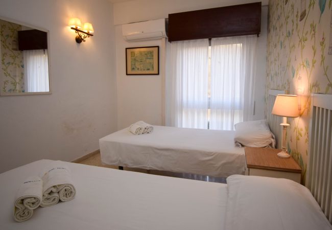 Apartment in Fuengirola - Ref: 326 Beach front apartment on the promenade with beautiful sea view Apartment in Fuengirola - Ref: 326 Beach front apartment on the promenade with beautiful sea view