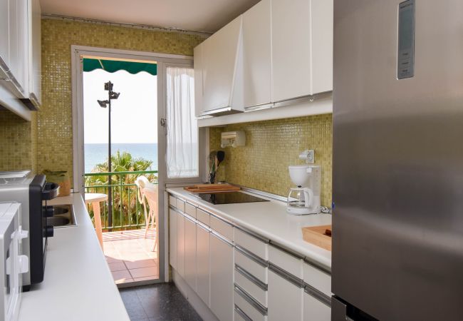 Apartment in Fuengirola - Ref: 326 Beach front apartment on the promenade with beautiful sea view Apartment in Fuengirola - Ref: 326 Beach front apartment on the promenade with beautiful sea view