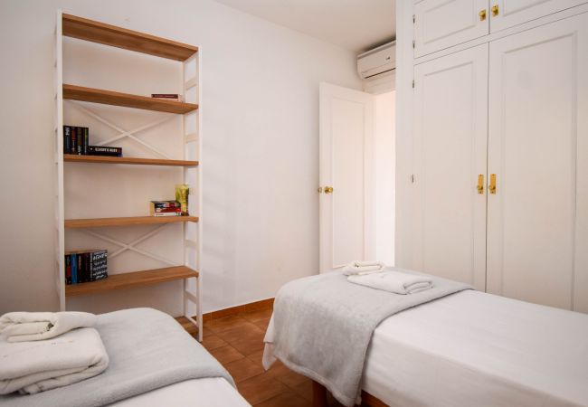 Apartment in Fuengirola - Ref: 253 - Two bedroom apartment with pool close to the beach and train station Apartment in Fuengirola - Ref: 253 - Two bedroom apartment with pool close to the beach and train station