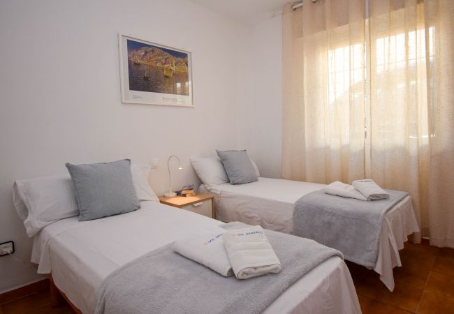 Apartment in Fuengirola - Ref: 253 - Two bedroom apartment with pool close to the beach and train station Apartment in Fuengirola - Ref: 253 - Two bedroom apartment with pool close to the beach and train station