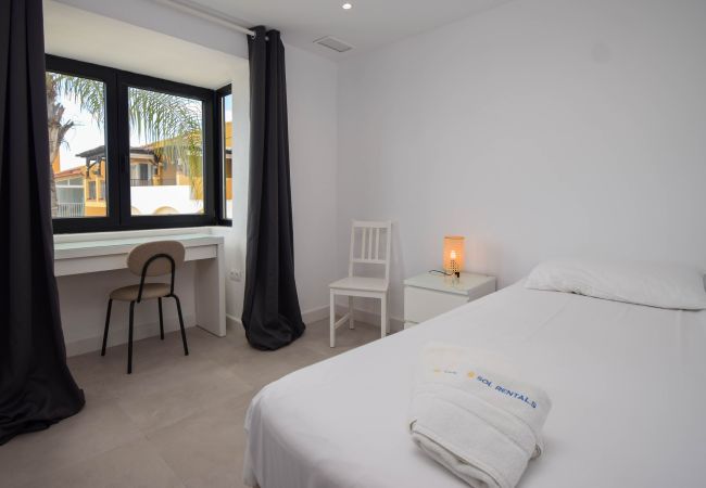 Villa in Fuengirola - Ref: 281 Stunning villa with private pool Villa in Fuengirola - Ref: 281 Stunning villa with private pool