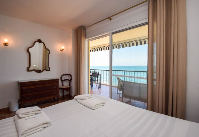 Apartment in Fuengirola - Ref: 268 Stunning apartment on the beach front in Fuengirola with pool and parking Apartment in Fuengirola - Ref: 268 Stunning apartment on the beach front in Fuengirola with pool and parking