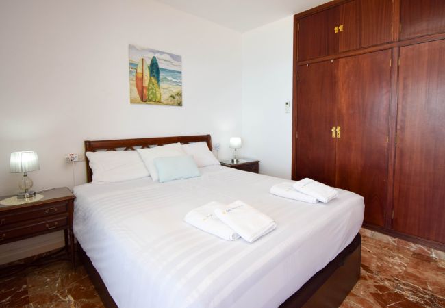 Apartment in Fuengirola - Ref: 268 Stunning apartment on the beach front in Fuengirola with pool and parking Apartment in Fuengirola - Ref: 268 Stunning apartment on the beach front in Fuengirola with pool and parking