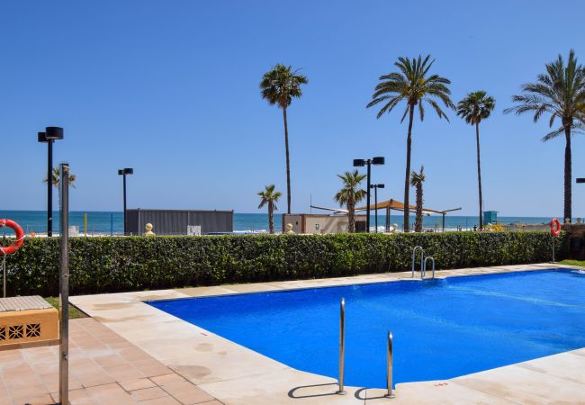 Apartment in Fuengirola - Ref: 268 Stunning apartment on the beach front in Fuengirola with pool and parking Apartment in Fuengirola - Ref: 268 Stunning apartment on the beach front in Fuengirola with pool and parking