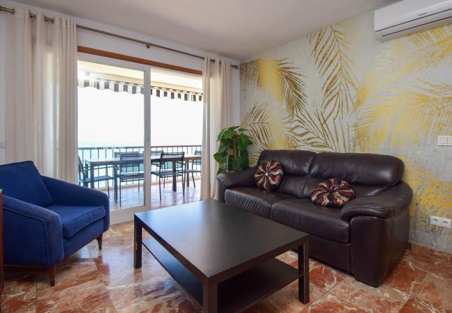 Apartment in Fuengirola - Ref: 268 Stunning apartment on the beach front in Fuengirola with pool and parking Apartment in Fuengirola - Ref: 268 Stunning apartment on the beach front in Fuengirola with pool and parking