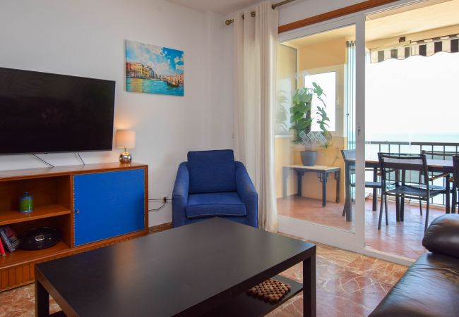 Apartment in Fuengirola - Ref: 268 Stunning apartment on the beach front in Fuengirola with pool and parking Apartment in Fuengirola - Ref: 268 Stunning apartment on the beach front in Fuengirola with pool and parking