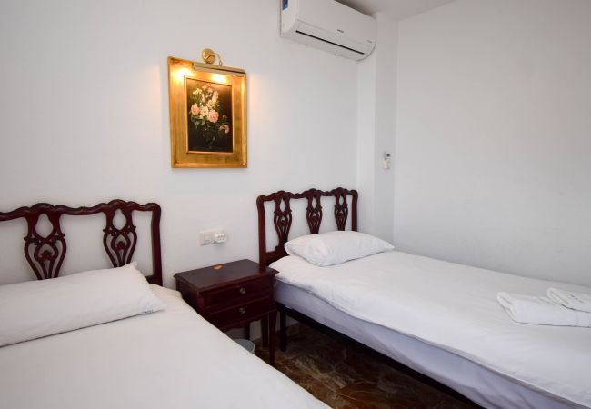 Apartment in Fuengirola - Ref: 268 Stunning apartment on the beach front in Fuengirola with pool and parking Apartment in Fuengirola - Ref: 268 Stunning apartment on the beach front in Fuengirola with pool and parking