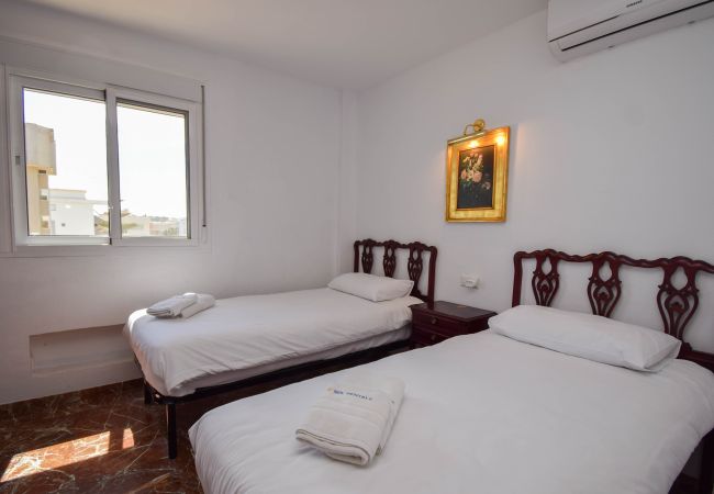 Apartment in Fuengirola - Ref: 268 Stunning apartment on the beach front in Fuengirola with pool and parking Apartment in Fuengirola - Ref: 268 Stunning apartment on the beach front in Fuengirola with pool and parking