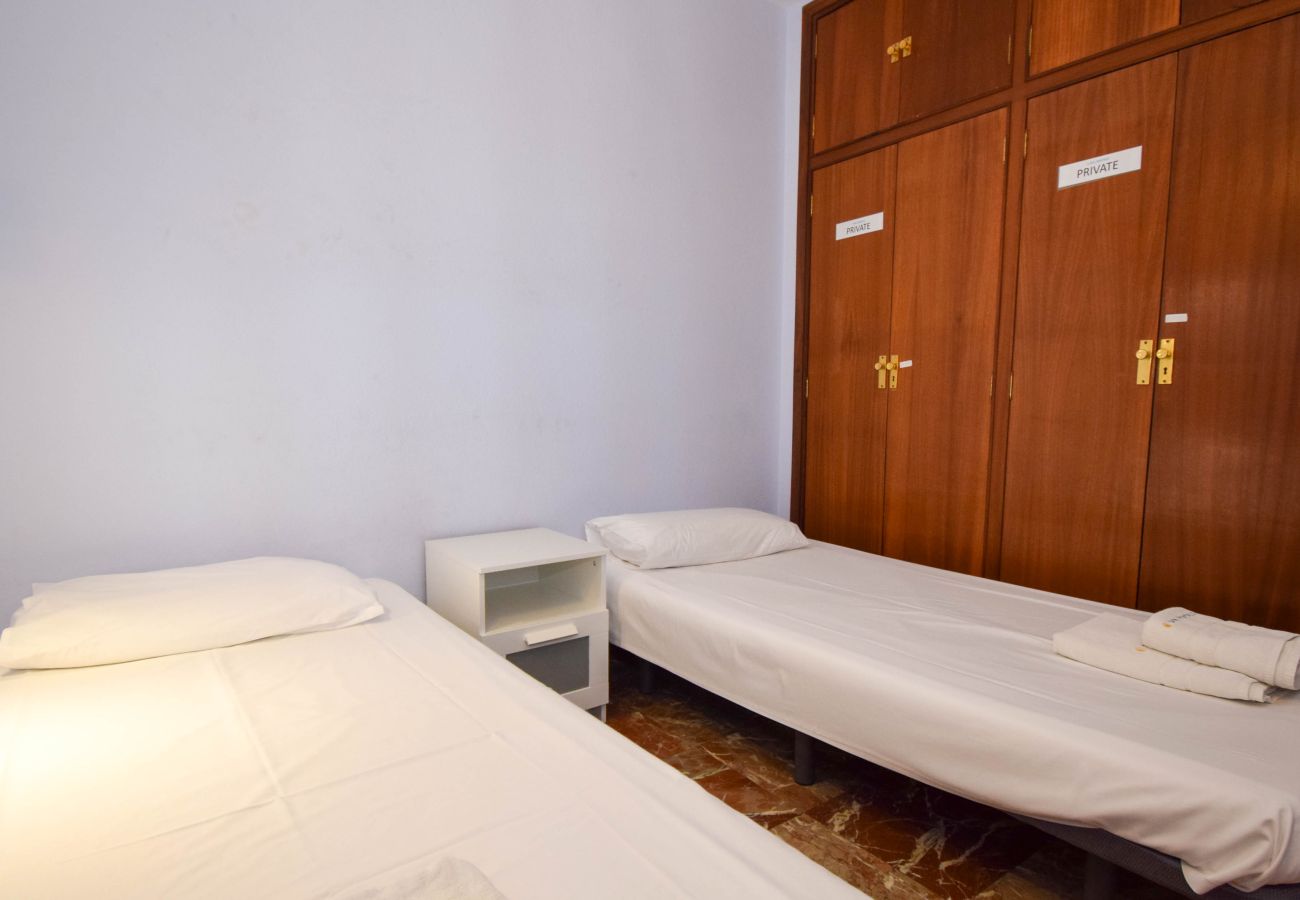 Apartment in Fuengirola - Ref: 268 Stunning apartment on the beach front in Fuengirola with pool and parking