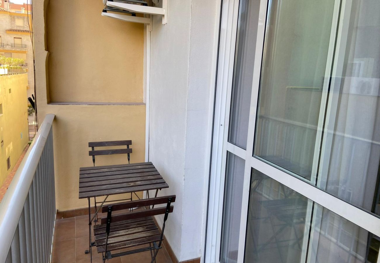Apartment in Fuengirola - Ref: 221. 2 bedroom apartment in Fuengirola, next to the beach. Great location.