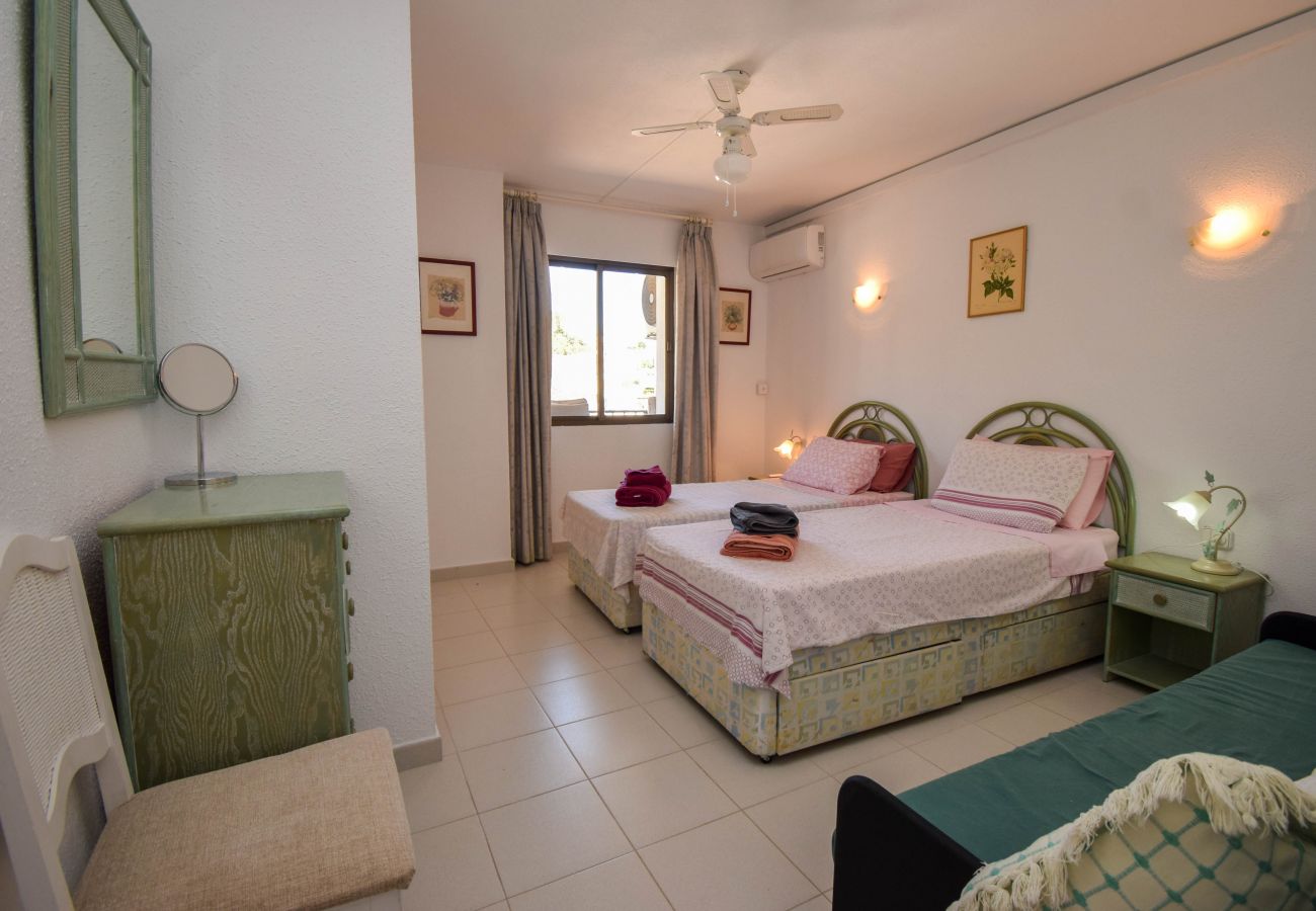 Lägenhet i Fuengirola - Ref: 212 Lägenhet med två sovrum och stor terrass nära stranden