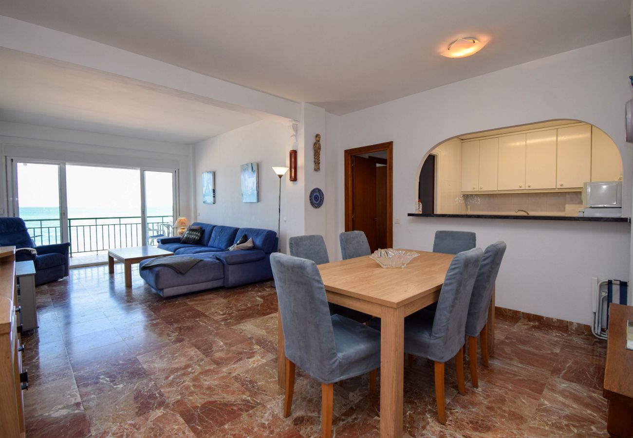 Lägenhet i Fuengirola - Ref: 237 Strandnära lägenhet i Carvajal med fantastisk havsutsikt