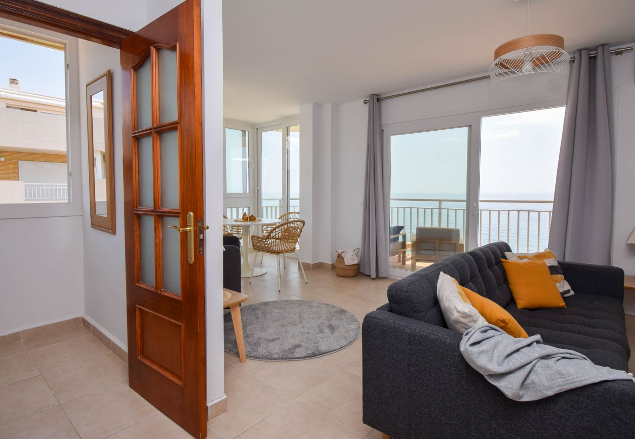 Lägenhet i Fuengirola - Ref: 200  Strandnära lägenhet med pool och fantastisk havsutsikt