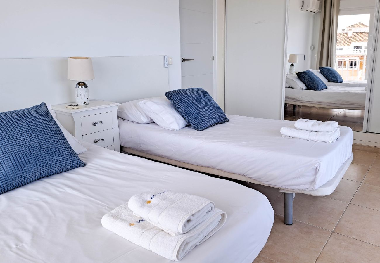 Lägenhet i Fuengirola - Ref: 200  Strandnära lägenhet med pool och fantastisk havsutsikt